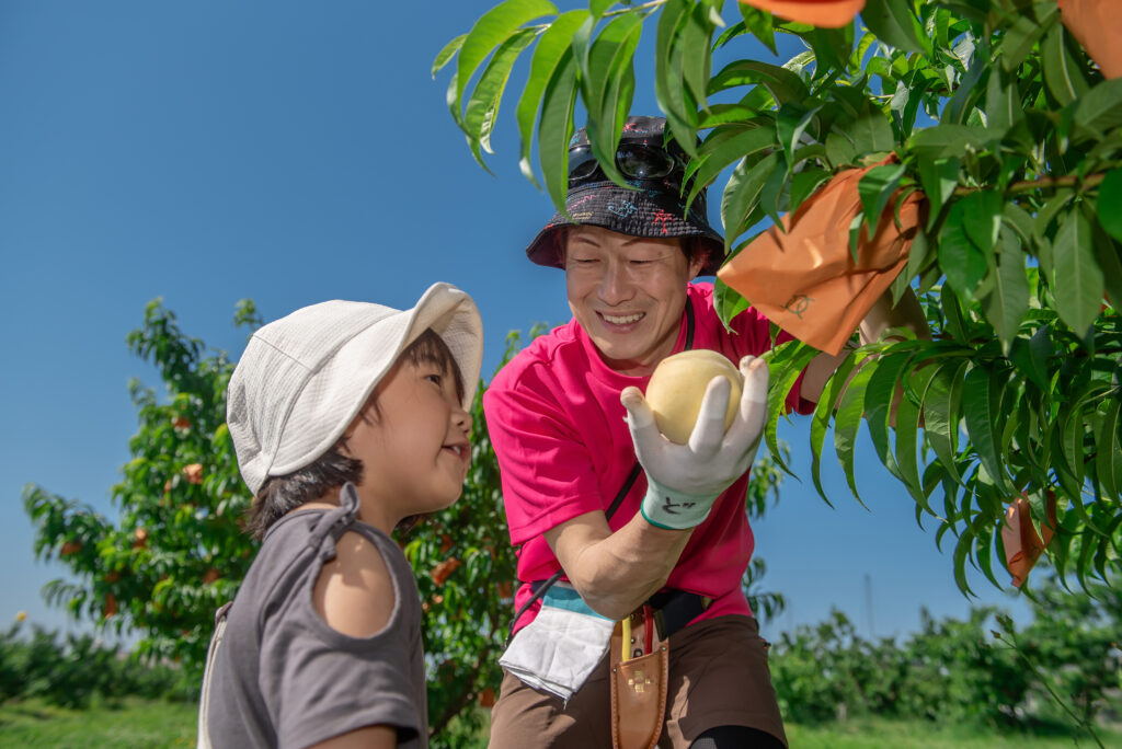 Staff members of Karakku in Okayama, smiling together — embodying pride and warmth in local fruit-making.